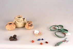 Δωρεά αρχαίων αντικειμένων στην Εφορεία Αρχαιοτήτων Λάρισας από τον Ν.Κατσαρό 